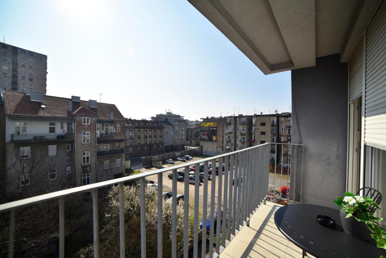 Lavir With Parking Apartment
