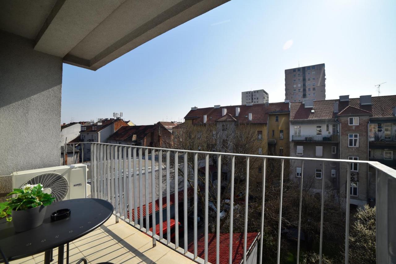 Lavir With Parking Apartment *